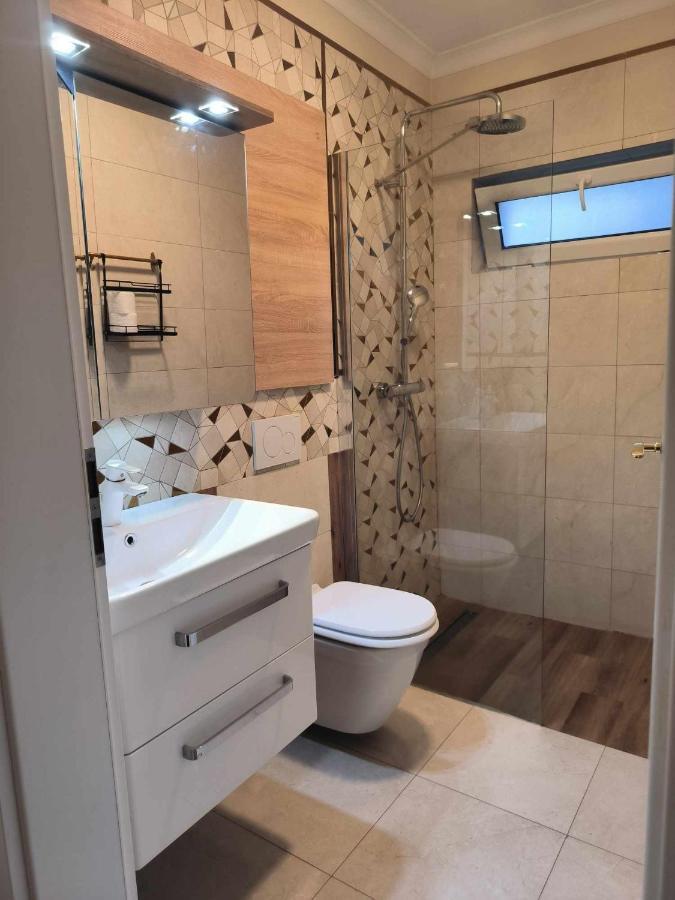 Luxury Airport Retreat Daire Kaloşvar Dış mekan fotoğraf